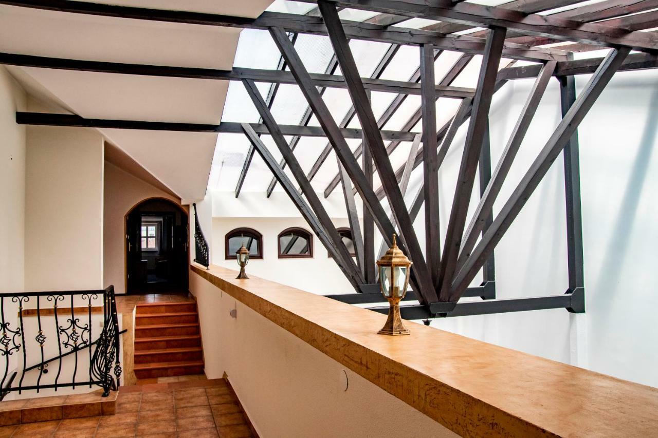 Jarosław Gosciniec Asticus B&B 외부 사진