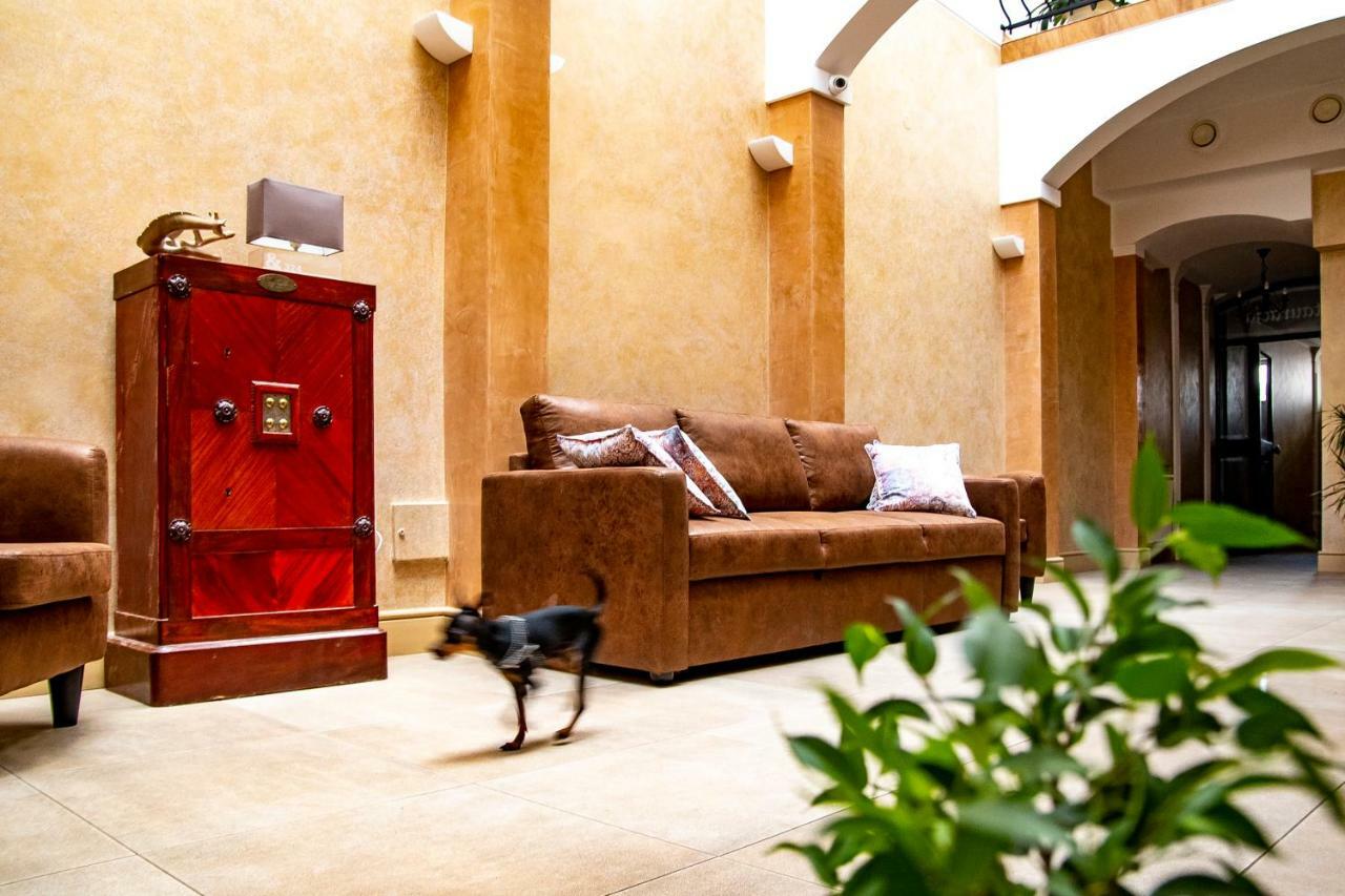 Jarosław Gosciniec Asticus B&B 외부 사진