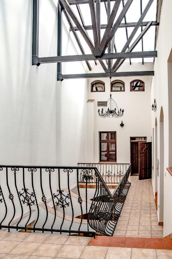 Jarosław Gosciniec Asticus B&B 외부 사진