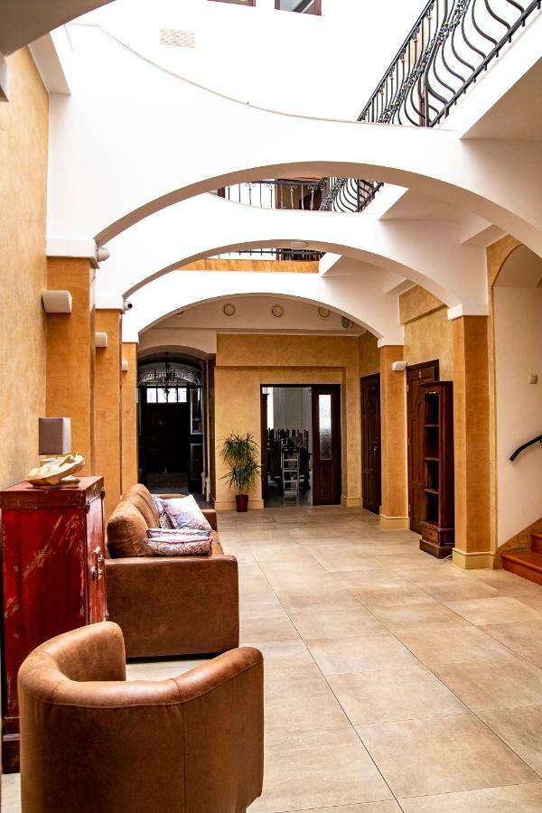 Jarosław Gosciniec Asticus B&B 외부 사진