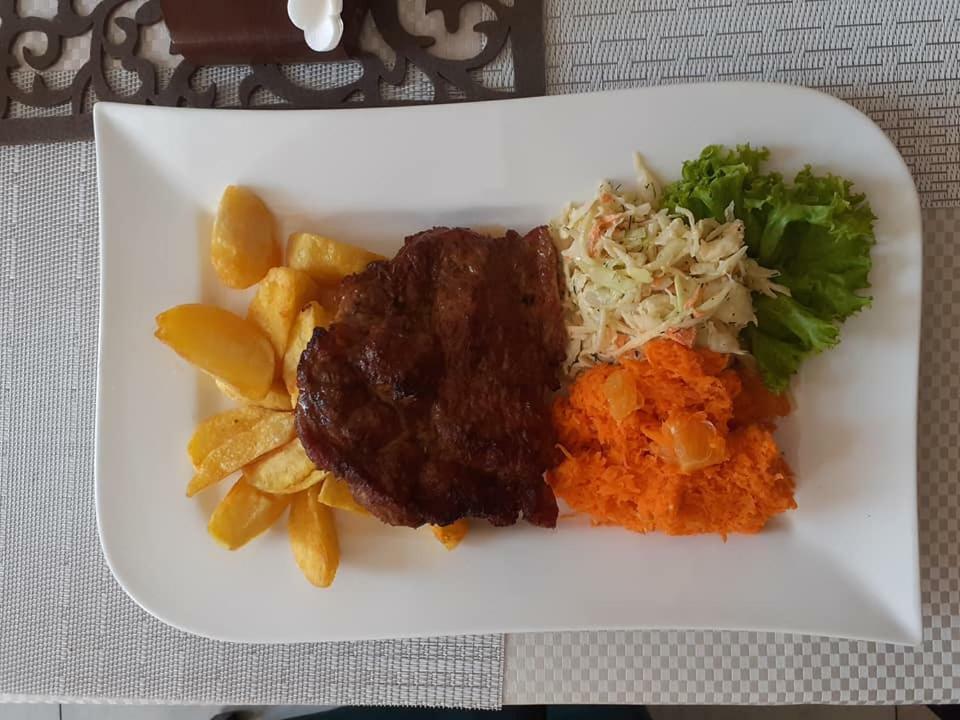 Jarosław Gosciniec Asticus B&B 외부 사진
